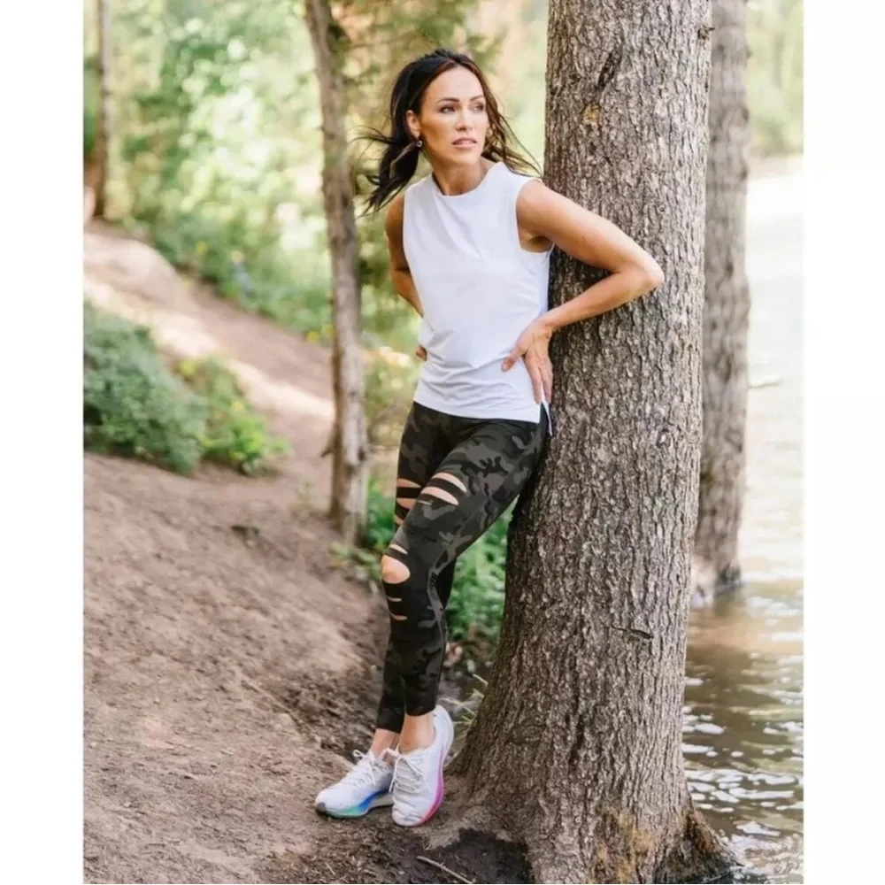 ZYIA Active Forest Camo Slashed Luxe Hi-Rise Legging Pants 7/8 Size 6-8 - Picture 1 of 4